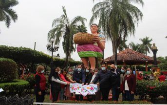 Develan estatua de La Panadera en San Felipe Orizatlán