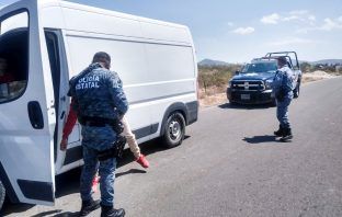 En cinco camionetas, llevaban a 127 inmigrantes, en Hidalgo