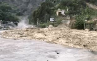 Registran deslave en las Grutas de Tolantongo; turistas la libran