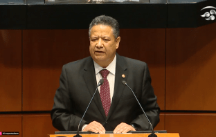 Solicita Julio Menchaca licencia a Senado para ir por gubernatura