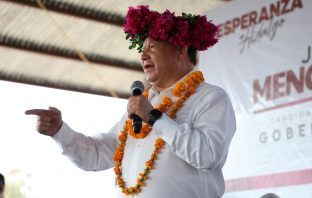 “Desde una de las comunidades más alejadas y abandonadas de la Huasteca les decimos a los de enfrente: a Hidalgo llegará la esperanza”, afirmó Julio Menchaca Salazar.