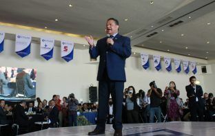 Sostiene Menchaca encuentro con empresarios de Pachuca