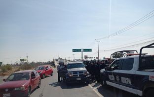 La tarde de este martes, una persona intentó arrojarse de un puente vehicular sobre la autopista México-Pachuca, en Tizayuca.