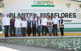 Natividad Castrejón atiende necesidades del sector educativo en gira de trabajo en Pisaflores