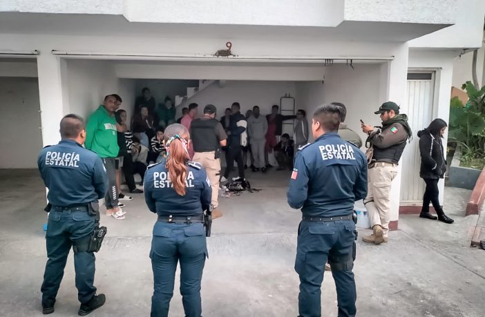 Rescatan a 24 indocumentados cubanos en motel de Tula
