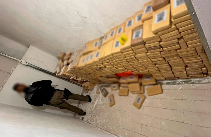 FGR asegura tonelada y media de presunta cocaína, en Tula