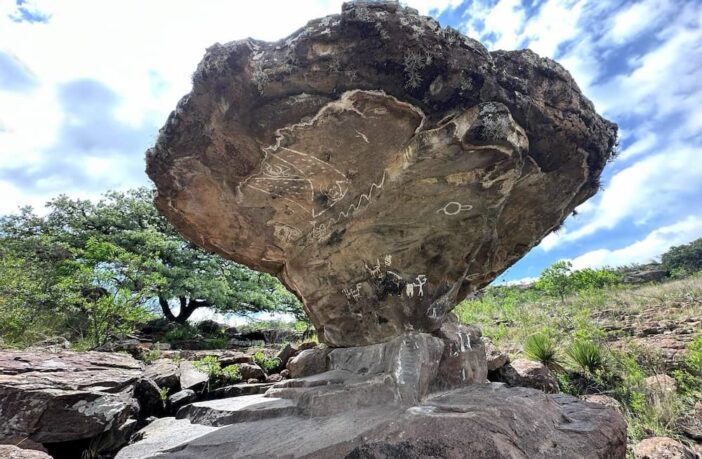 Conoce las pinturas rupestres en Tezoquipan, Alfajayucan